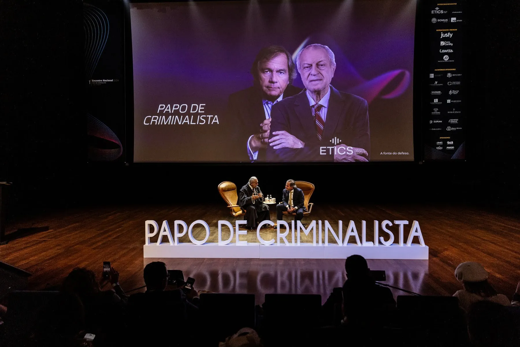 Palco do Encontro Nacional com tela de abertura
