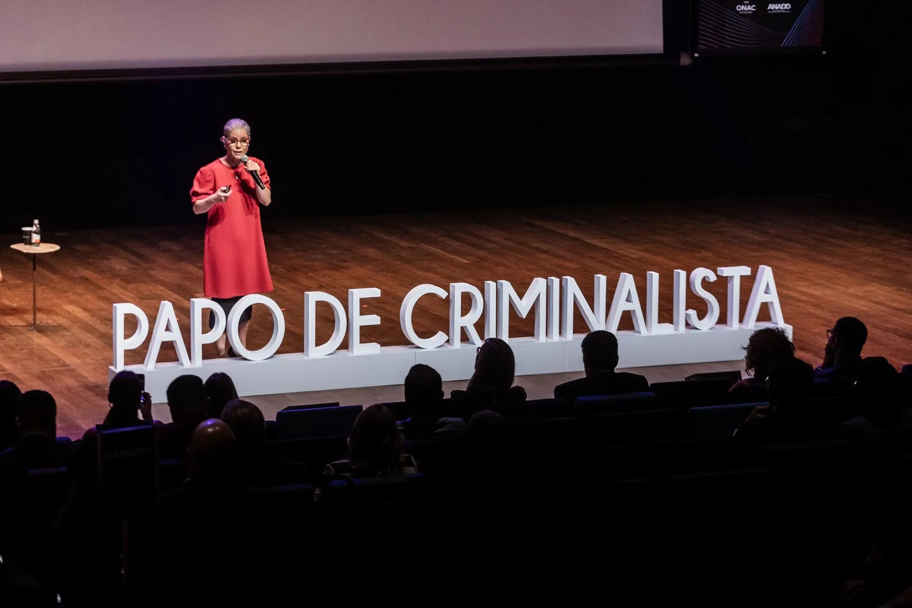 Palestrante durante apresentação no Encontro Nacional